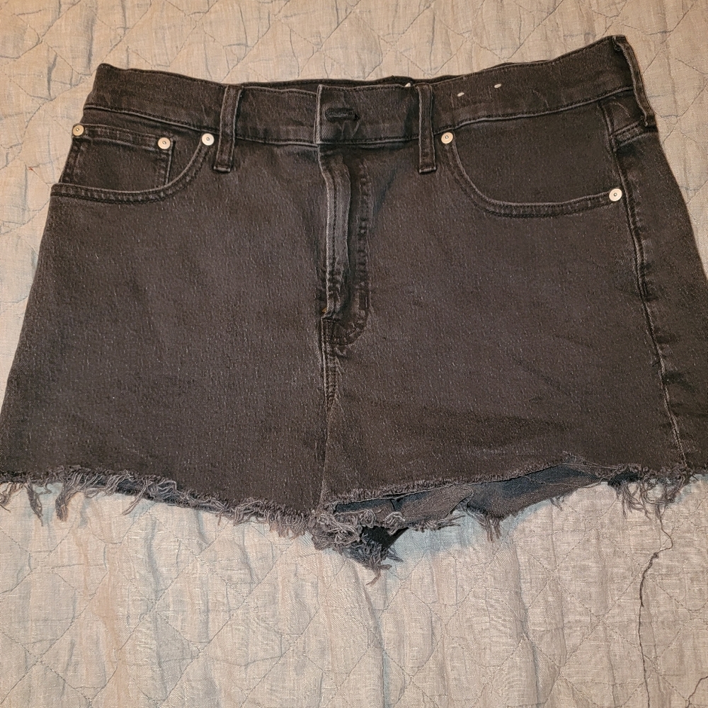 BLACK DENIM SHORTS MADEWELL SIZE 32